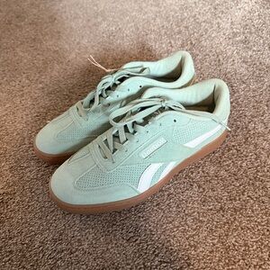 Reebok Sneakers
